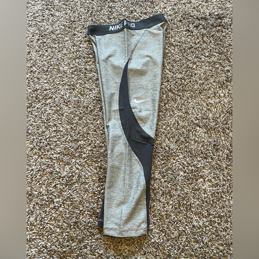 Nike Pro Women’s Gray Crop Leggings